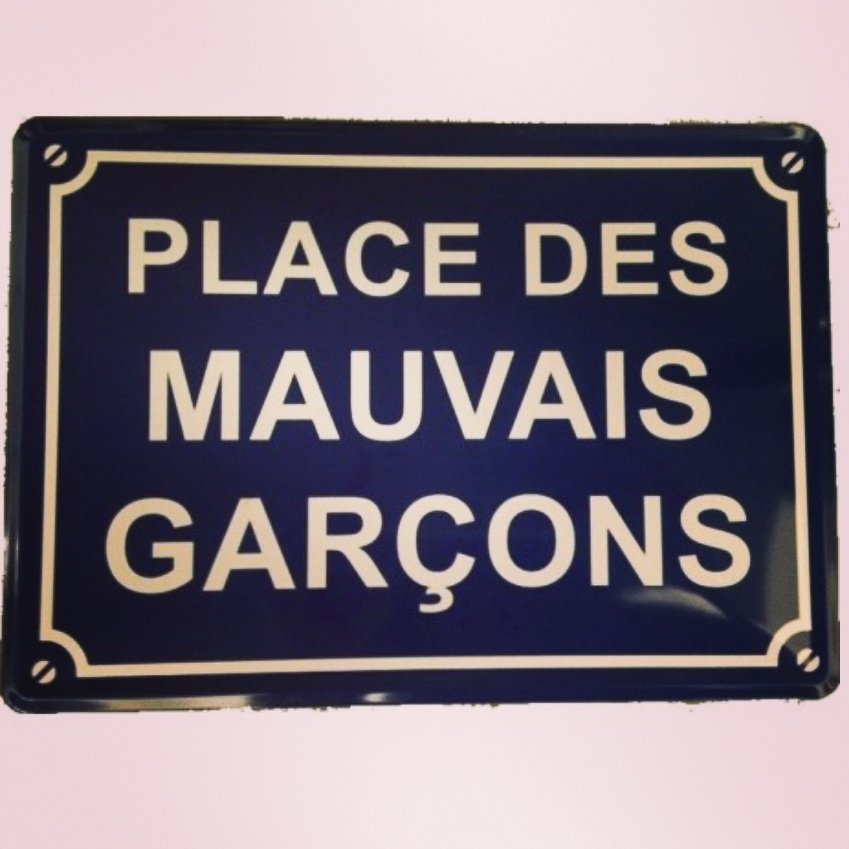 Hello mes Pipelettes !!! Aujourd'hui, c'est lundi mais c'est aussi le premier indice sur mes invités de mercredi 😊 Alors, alors, des idées ? 
J'attends toujours le début de semaine rien que pour ça 🎧💟🎙
Comment ça se passe le réveil de votre côté ? # podcast