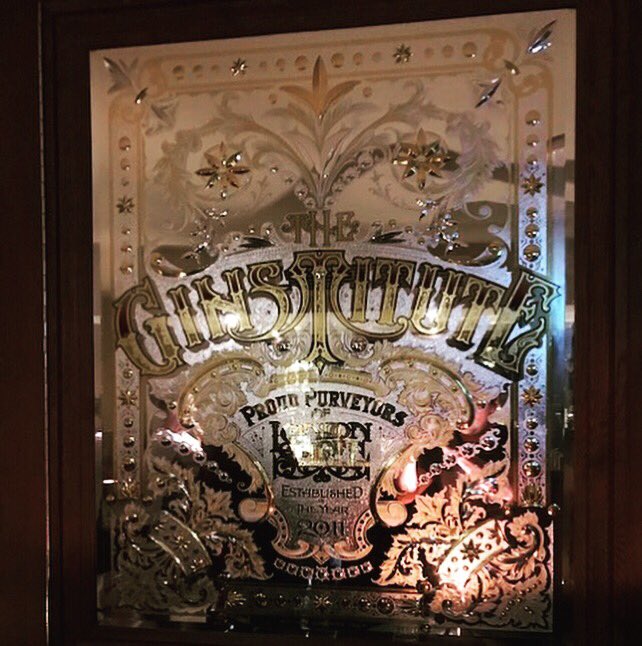 copina_meribel's tweet photo. We will be working hand in hand with @portobelloroadgin and their perfectly balanced gin.
After an incredible informative gin tour with them in #london, we couldnโt resist this perfect blend.
After all they are the UKs fastest growing independent gin brand!! https://t.co/yLzMvC4n99