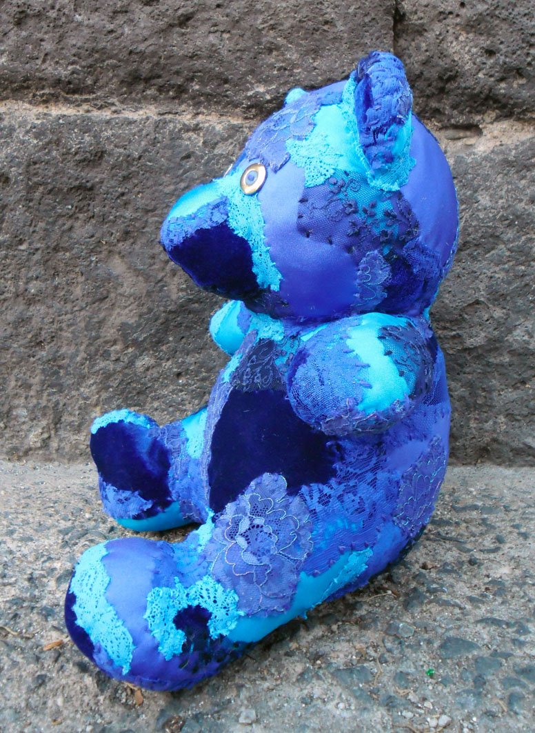 CdeMontardy's tweet photo. L'ours planète bleue est dispo à l'atelier 11 rue Louis Bages #Agde #Hérault #MagnifiqueFrance https://t.co/UB8osCf0bq