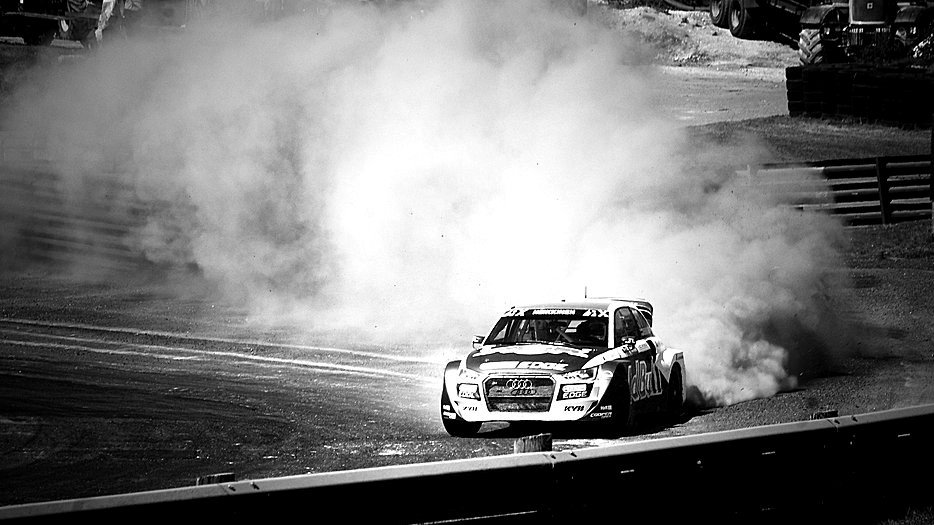 Samlizicle's tweet photo. @qnigan @EKSRX @FIAWorldRX @ReinisNitissRX Those EKS boys sure loved kicking up dramatic dust clouds @Heikkinen57 @LyddenHill https://t.co/fddx3sXJmf