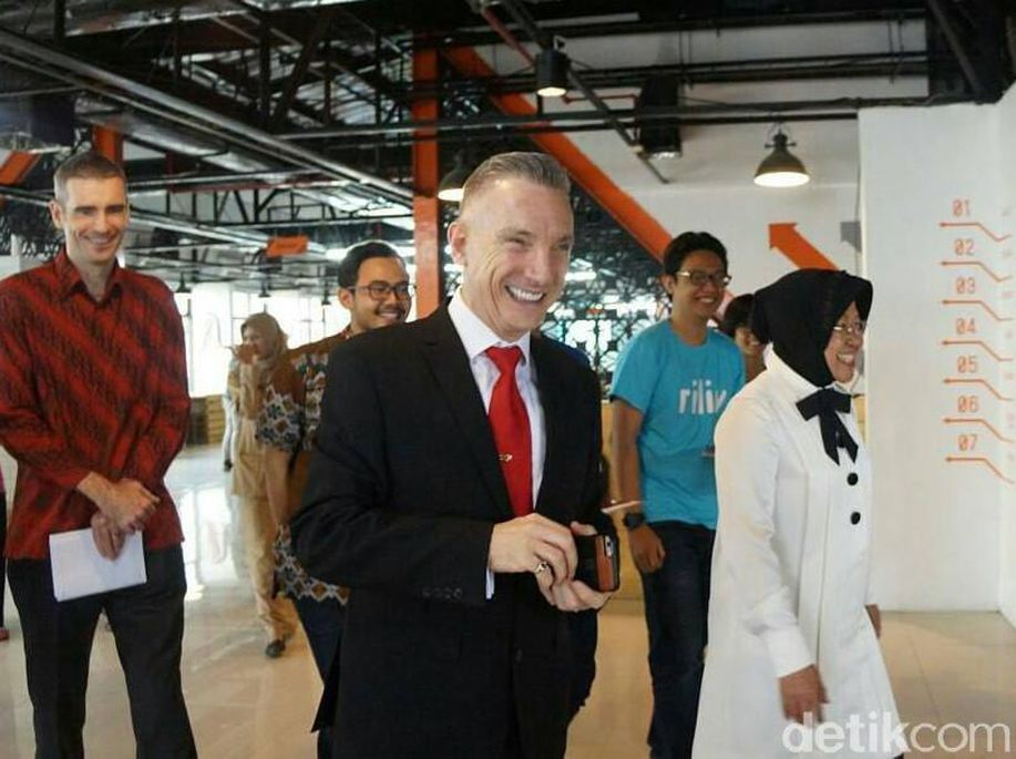 detikcom's tweet photo. Surabaya dan Liverpool Resmi Jadi Sister City https://t.co/bBR5D37Zc1 https://t.co/S2jm2ZgR2u