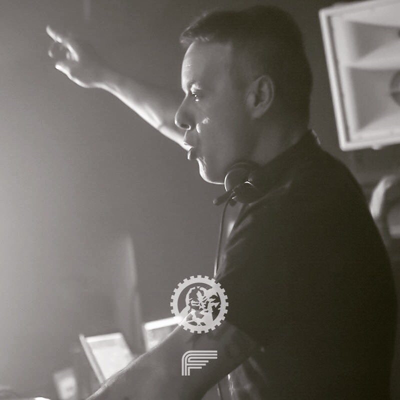 ..:: DJ PEPO : AFTERHOURS SPECIAL SET :
Dj Pepo es el invitado especial en la sesión matinal del XXXIII ANIVERSARIVM que celebraremos el próximo 5 de diciembre. Pepo es por derecho propio el que pondrá broche de oro a una noche inolvidable
Info y entradas: familyclub1995.com