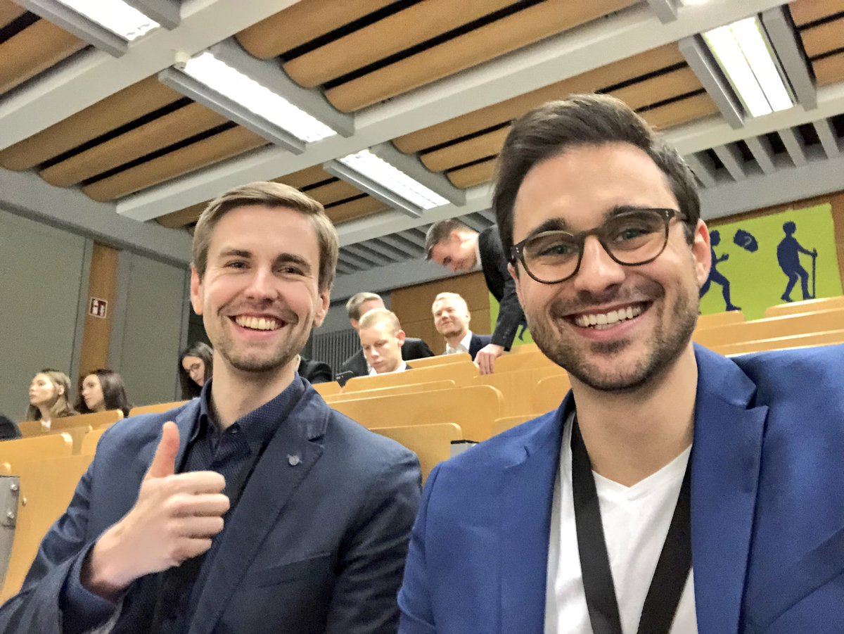 DanielSpruegel's tweet photo. Zurück auf die Schulbank mit @RalfLeister von @FuWi_de #bpspm @blickpunktSPM #SportsManiac #WirhabenSpass https://t.co/vPnixF1uCO