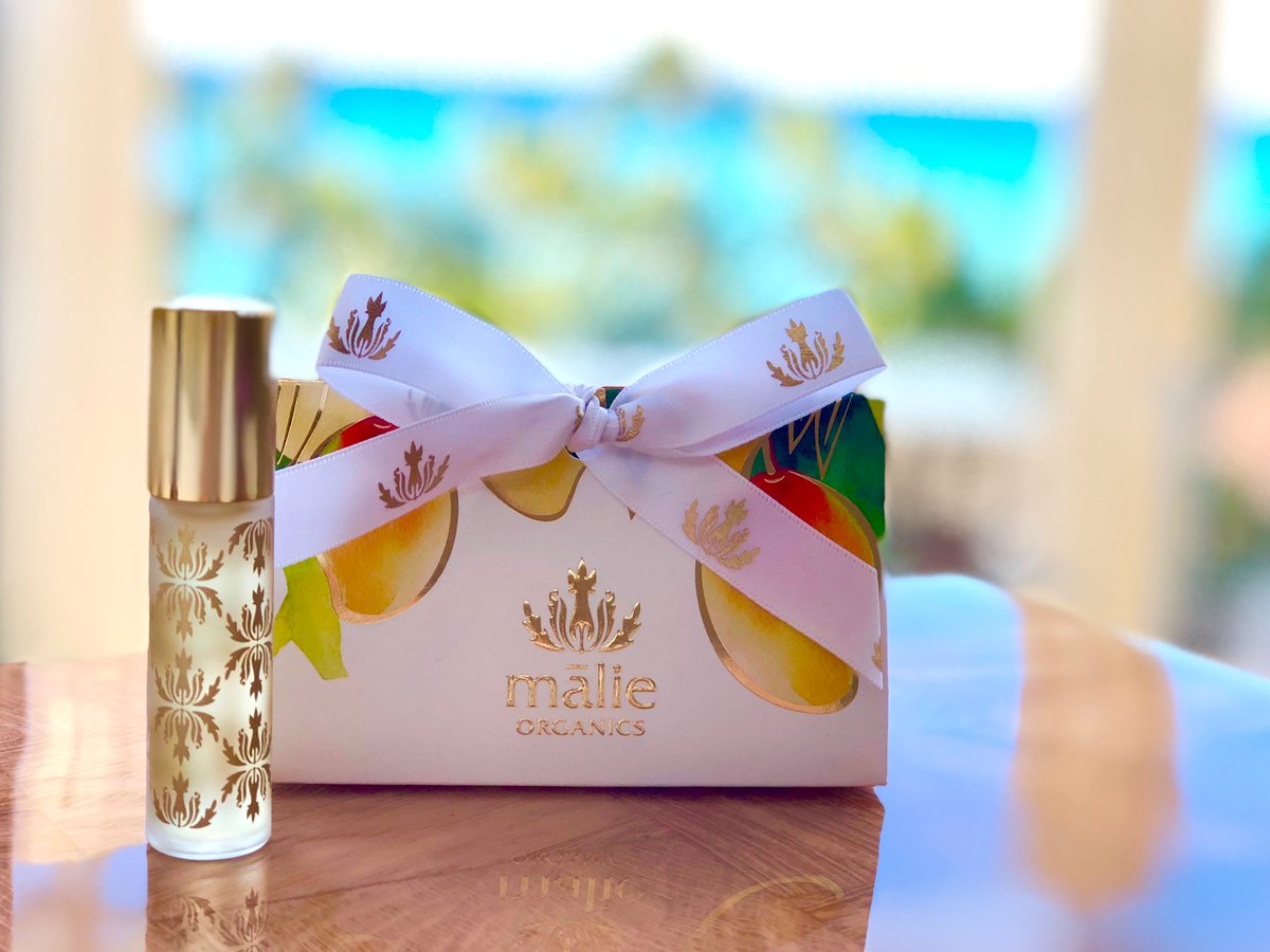 PualeilaniShops's tweet photo. Happy Cyber Monday! Receive a complementary Mango Perfume (10ml) by Malie when you purchase an 80 minute Hawaiian Lomilomi Massage. Must mention "Cyber Monday" at the time of booking to receive a gift. #Hawaii #Waikiki #Spa #NaHoolaSpa #CyberMonday @NaHoolaSpa https://t.co/KlCaF4oFVH