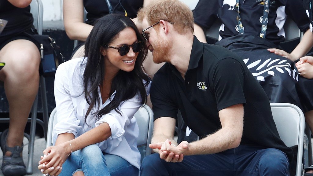 Prince Harry is to marry his American actress girlfriend Meghan Markle

bbc.in/2zFzlmN