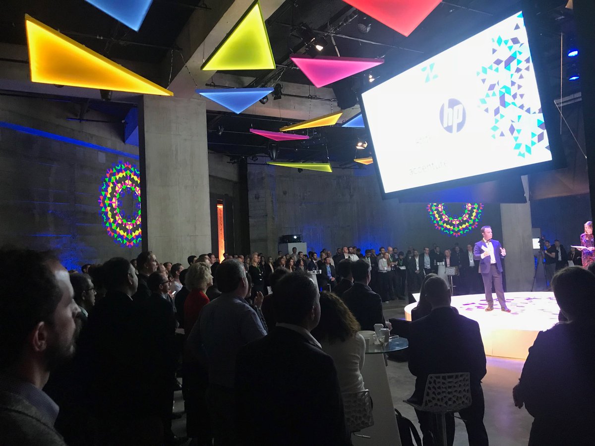 ZahraS_B's tweet photo. Sharpening up our tech vision themes at Kaleidoscope! #Adaptyourlense #Kaleidoscope2017 @AccentureTech @Accenture https://t.co/Jf3rbe2zlR