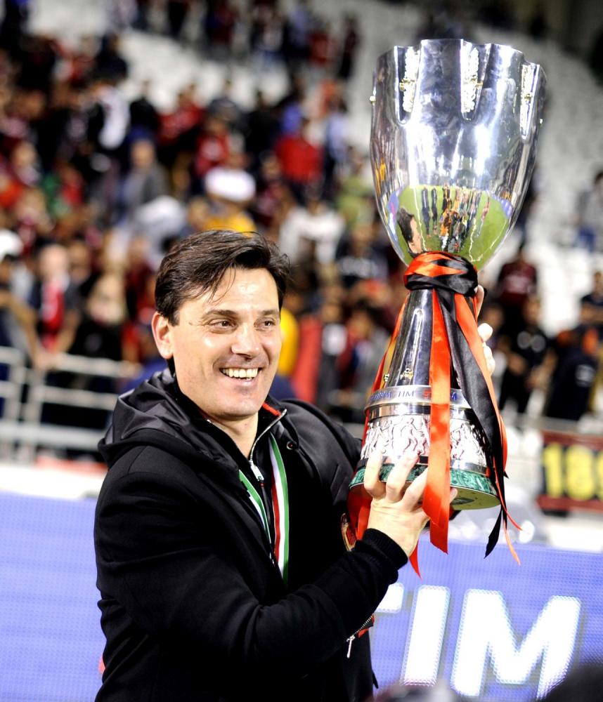 Grazie per averci fatto tornare a vincere un trofeo dopo 5 anni, per di più contro una Juve da finale di Champions.
Sei stato vittima della tua ostinazione, incapace di vedere la realtà di una squadra in difficoltà tattica. In bocca al lupo comunque <a href="/VMontella/">Vincenzo Montella</a>.