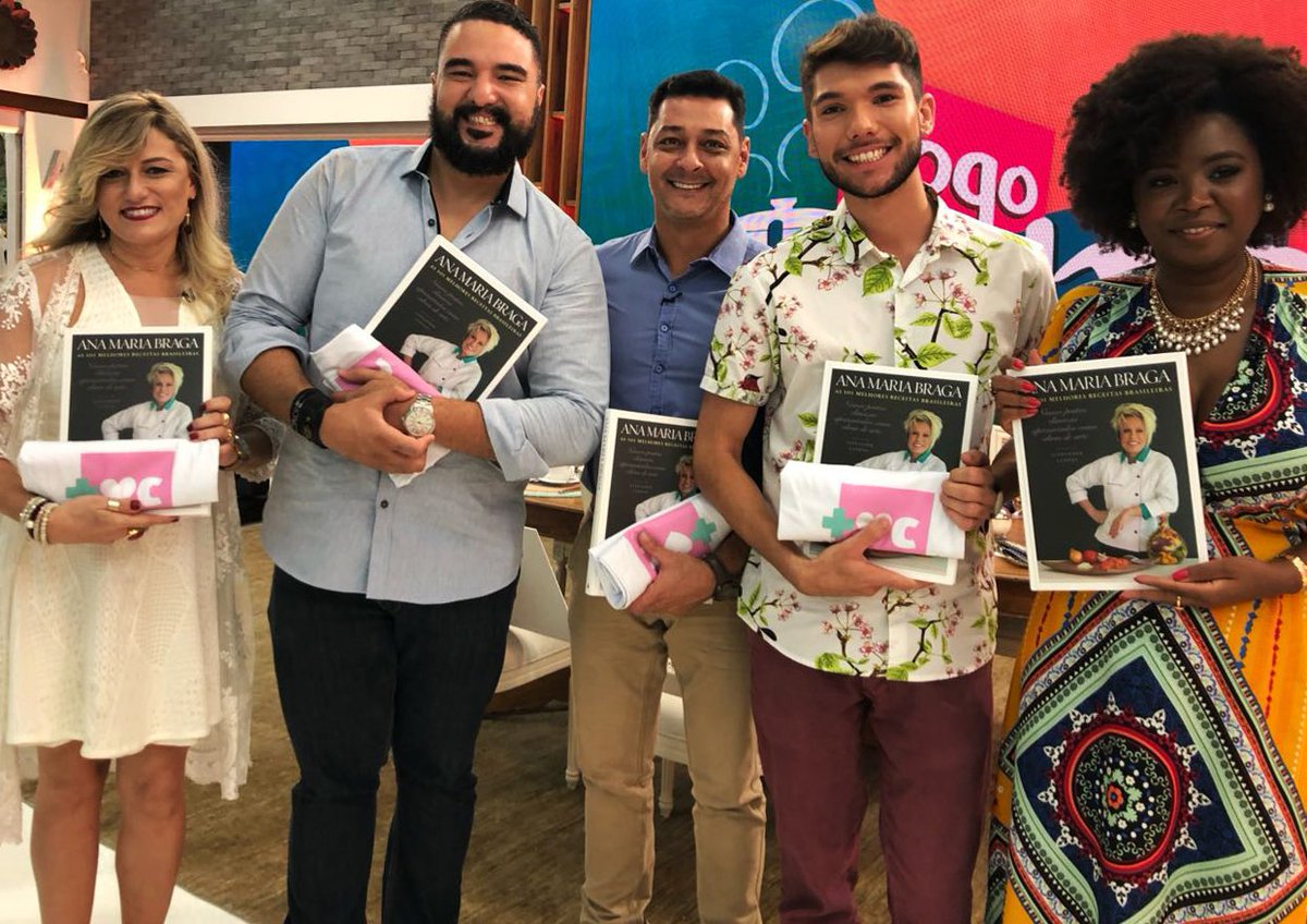 ANAMARIABRAGA's tweet photo. Parabéns ao Cayque pela vitória no #JogoDePanelas 🎉  E a todos os outros dedicados cozinheiros de Petrópolis Paulo, Andrea, Lilian e Felipe 💛 https://t.co/qSTRssu6zl