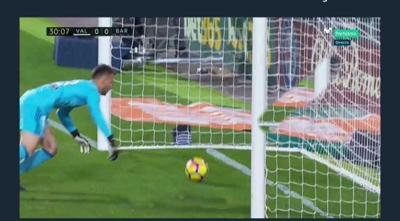 alvarezperez11's tweet photo. @beINSPORTSes @jose_gaya No entra https://t.co/UtGLcMZ1q4
