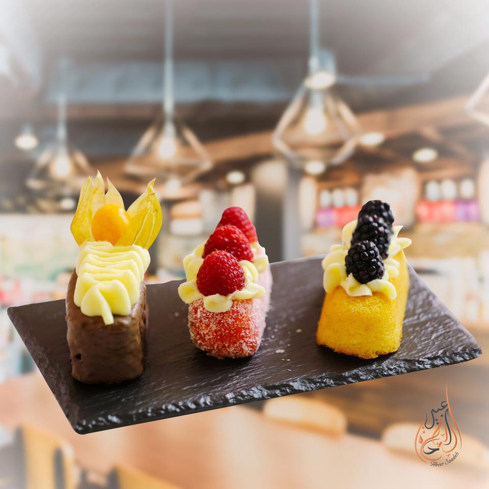 ChefAbeerDubai's tweet photo. Elegant cake decorating for exhibitions and corporate events for Cakers Foods L.L.C 🎂 
Photo: Omar Al Farran Photography
👉🏼 https://t.co/vEV527YOkI 
#cakedecorations #exhibitions #events #chef #dubai https://t.co/nsTja9VHrh