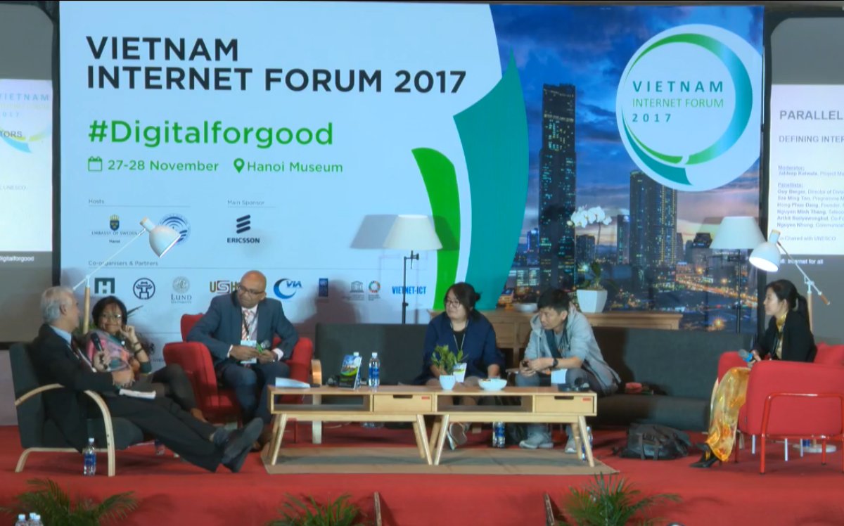 mariobehling's tweet photo. Thanks @hpdang @bact @guyberger! It is inspiring to learn about your ideas and work for #InternetFreedom #Openness #OpenSource at Vietnam Internet Forum #VIF17 @SwedeninVN @fossasia @FFII @unesco #InternetUniversalityIndicators https://t.co/pkYf38W8rL