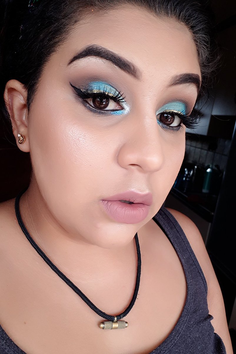 WingedBeautySA's tweet photo. Coz you can still slay on a Monday!! 
#foccalureeyeshadow #makeup #makeupoftheday #makeupaddict #nyxeyeshadowbase #essenceeyeliner #wowglitterliner #macstudiofoundation #nyxblushcopper #smashboxprimer #elfbakedhighlighter https://t.co/kNDKIeKjg7