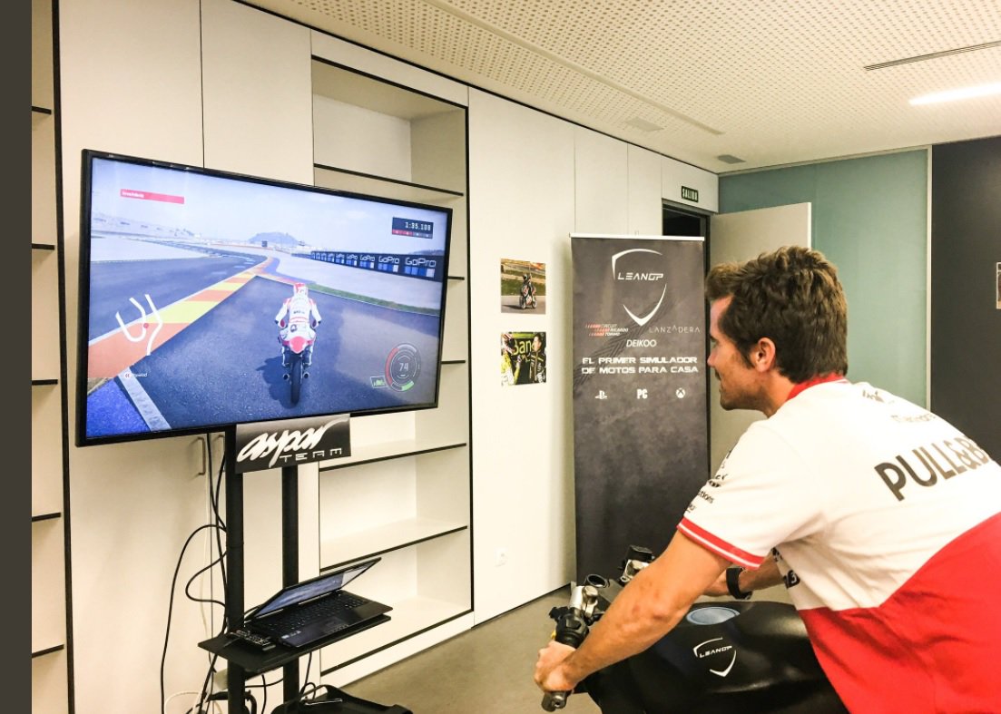 Esta tarde a partir de las 18H en 'El Hub' de <a href="/NonStopPeopleES/">NonStopPeopleES</a> vamos a convertirnos en pilotos de <a href="/MotoGP/">MotoGP™🏁</a> gracias a @LeanGP_Comp <a href="/nicoterol/">Nico Terol</a> ya lo ha probado... ¿qué tal se le dará a <a href="/aran_ese/">Aránzazu Santos López</a>? ¡Muchas ganas!!!