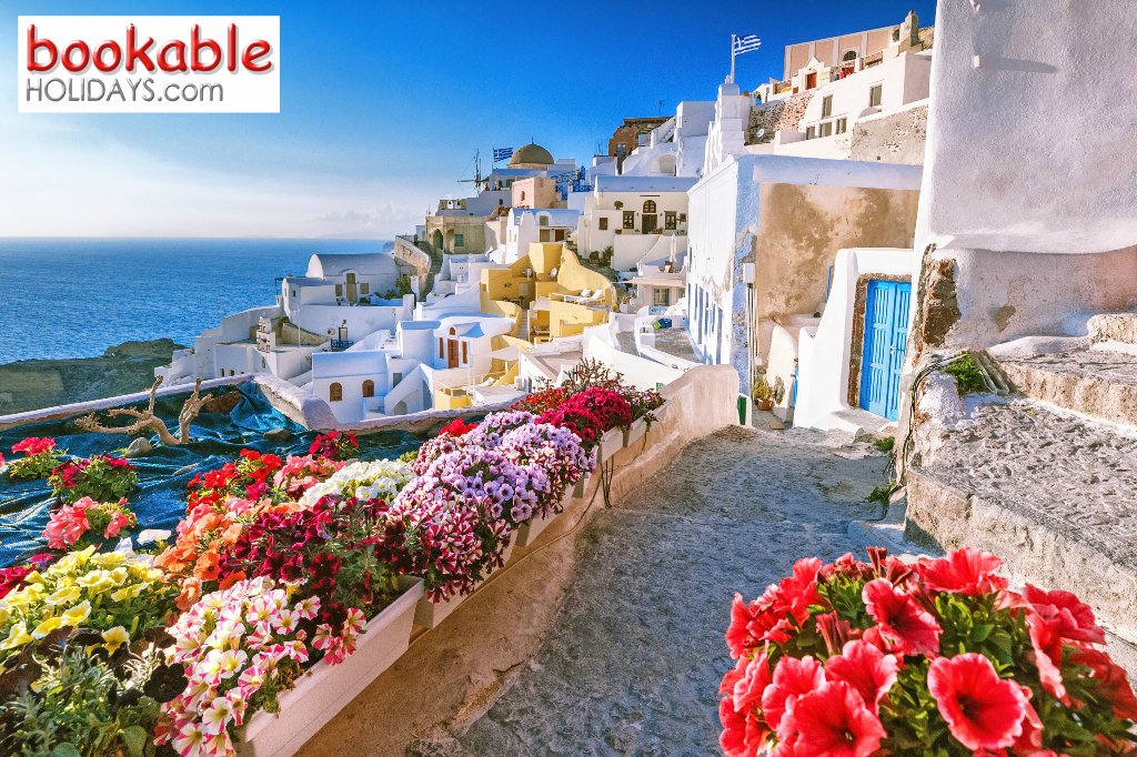 bookableholiday's tweet photo. Head for blue seas, blue skies and white villages in beautiful #Santorini #MondayMotivation https://t.co/FF0KoX5eFG https://t.co/Gmb4qBqqhS
