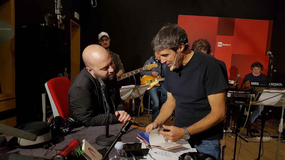 RaiRadio2's tweet photo. "In questo disco ho deciso di omaggiare l'emozione che De André mi ha fatto sentire da ragazzino"
Ascolta Giuliano Sangiorgi dei @Negramaro adesso ON AIR a #Radio2SocialClub >>https://t.co/uJpBdQsRLI https://t.co/uOc8b3gRh2