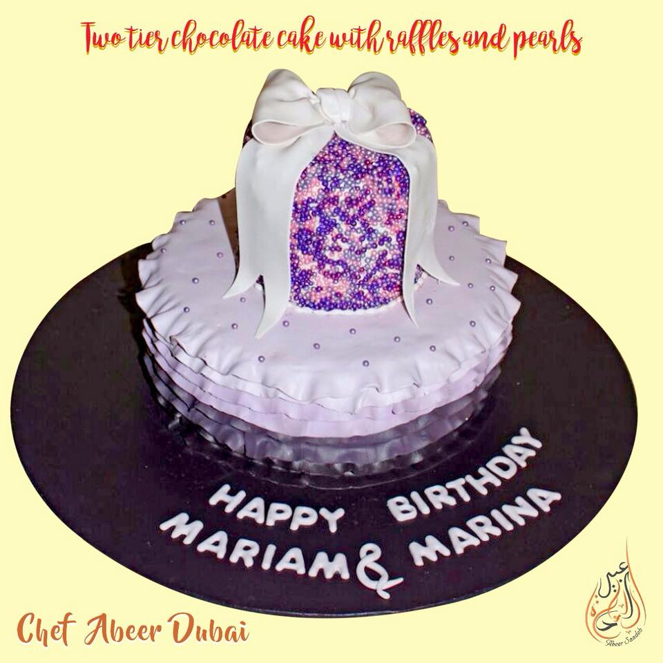 ChefAbeerDubai's tweet photo. Raffles and pearls! ❤️🎂
👨‍🍳 https://t.co/vEV527YOkI 
#cake #birthday #style #celebrations #chef #dubai https://t.co/ER4GEP4Y6s