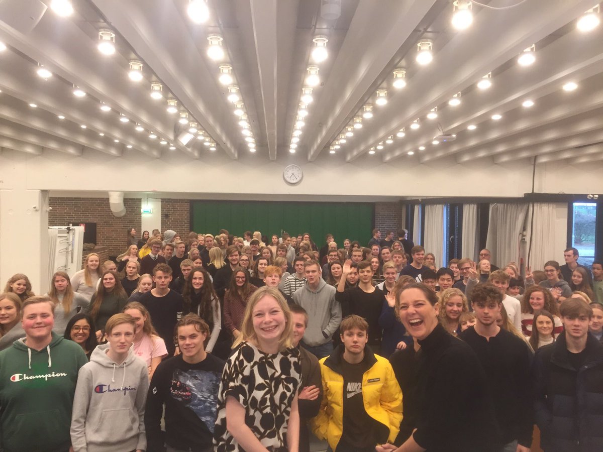 JaneHeitmann's tweet photo. Fantastisk EU- debat på Nordfyns Gym om flygtninge, protektionisme og EU’s fremtid @Sigridfriis #vivileuropa #mitfyn #p4fyn #dkpol #venstre https://t.co/SVURvk1IRy