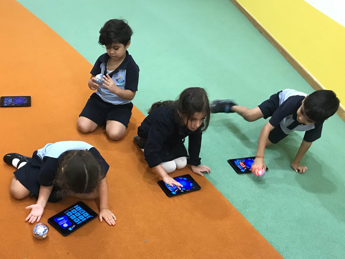 be_arbelaez's tweet photo. KG1 @gwa_dubai having their first go at driving @Sphero A little bit of fun connected to their UOI about the 5 senses! https://t.co/Qr0ukJZgQM