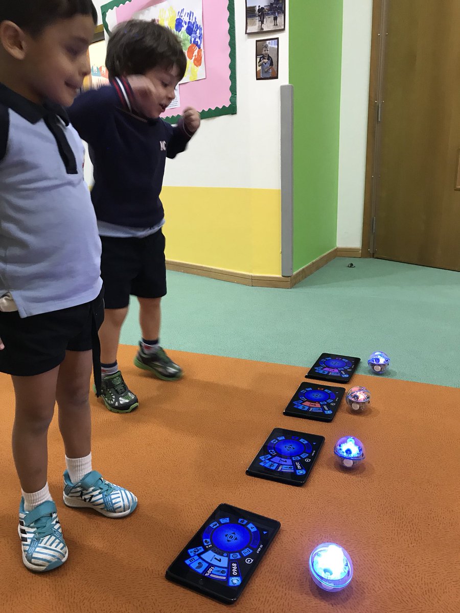 be_arbelaez's tweet photo. KG1 @gwa_dubai having their first go at driving @Sphero A little bit of fun connected to their UOI about the 5 senses! https://t.co/Qr0ukJZgQM