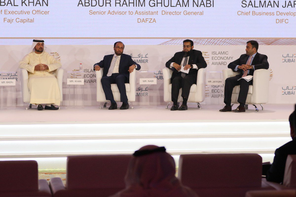 oloumaldar's tweet photo. تحت رعاية محمد بن راشد، حمدان بن محمد يكرم الفائزين بجائزة الاقتصاد الإسلامي 2017 والتي نظمها مركز دبي لتطوير الاقتصاد الاسلامي بالتعاون مع غرفة دبي. 
#IEAward https://t.co/nCgbGL1U1I