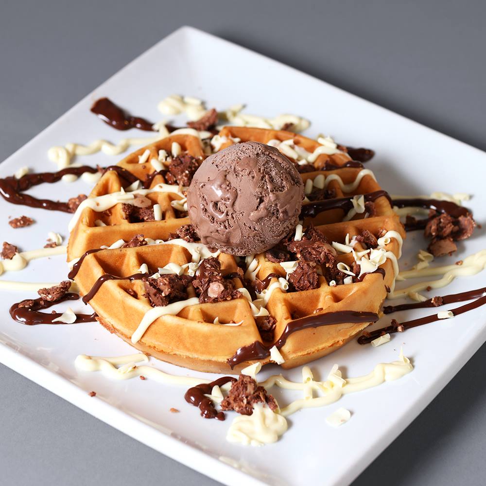 StainesCreams's tweet photo. Who says no to a mad mix of Choc‘n’hazelnut #gelato and crushed Ferrero Rocher #chocolates speckled with chocolate shavings and oozing with white and #milk chocolate sauces? 
Well, I don't... https://t.co/WIIW4D0AUu