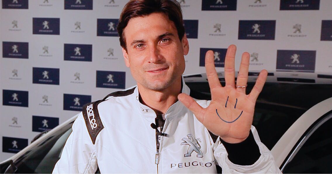 DavidFerrer87's tweet photo. ¿Quieres apoyar a @CruzRojaEsp y @FundAladina a favor de miles de niñ@s hospitalizad@s? Te llevara menos de 2 minutos:dibuja una sonrisa en tu mano,compártela con #PonEnMarchaUnaIlusión y participa en la quinta edición de la campaña solidaria de @PeugeotEs. https://t.co/KPTGatjxsE