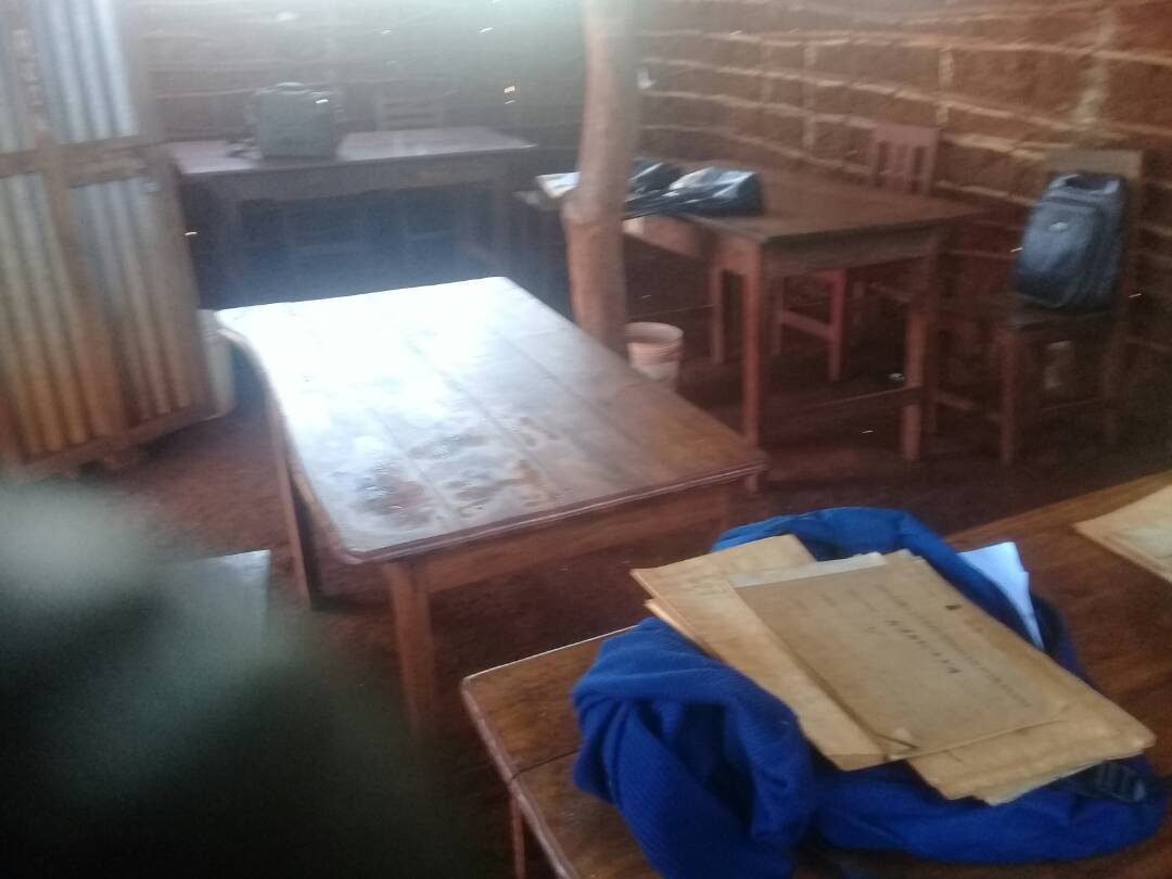 ERusogi's tweet photo. Hii nďio shule ya kanyinya #kibondo kwa Naibu waziri miundo Mbinu . Jamani ?????? https://t.co/x0snssr7uJ