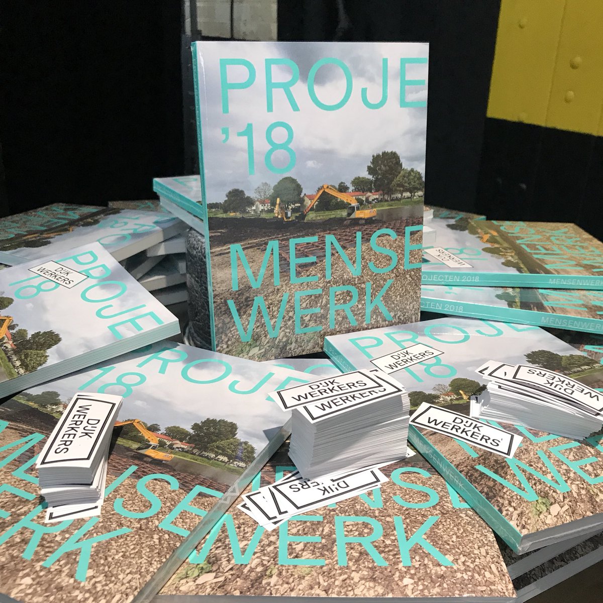 HWBP_nl's tweet photo. Projectenboeken #dijkwerkers liggen klaar in onze stand op de #waterschapsmarkt, #innovatie dag van de @waterschappen https://t.co/wDHeJ5anNF