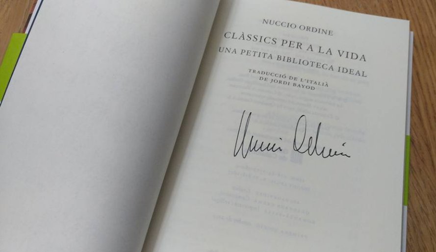 "La missió principal d'un bon professor hauria de ser reconduir l'escola i la universitat a la seva funció essencial: no la de produir fornades de diplomats i graduats, sinó la de formar ciutadans lliures, cultes, capaços de raonar de manera crítica i independent." Nuccio Ordine