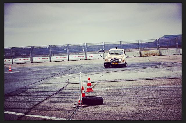 saabVoyage's tweet photo. „Participants to the Organizers” - Rallye Day. #navigation #rallye #saab #saab96v4 #v4 #warszawa #poland #europe #pzmot #pzm #automobilklub #automobile #track #speed https://t.co/2BIr1eBRkw Polski https://t.co/6gXNjaAgRh