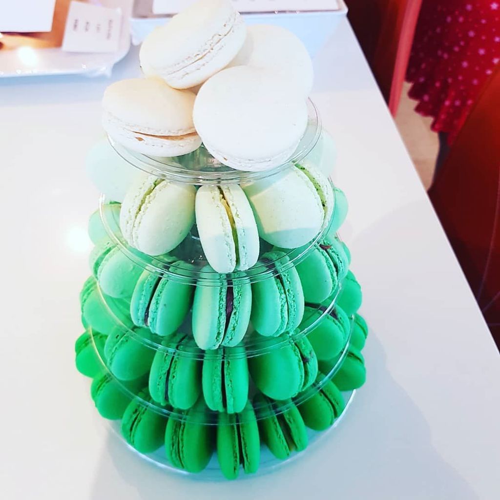 GourmetMacarons's tweet photo. One of the many ombre towers we did last week. Here's to a new week 🍻😃
.
.
.
.
.
#gourmetmacarons #yummy #macaronlove #foodphotography #sweets #desserts #Italianmethod #macaronstagram #instafood #food #macaronlover #lovelocalcamden #sydneyfood #syd… https://t.co/hLJbJOT8Xx https://t.co/yDlA5UNOka