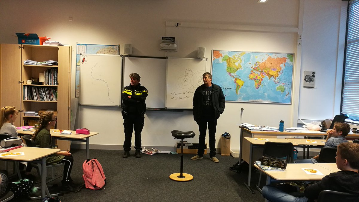 Hoog bezoek! @wijkagtcobussen <a href="/Hendrikposturk/">Hendrik post</a> #stewardproject #urkerhard #PieterZandt voorlichting in de klas. Goede koppeling met de praktijk!