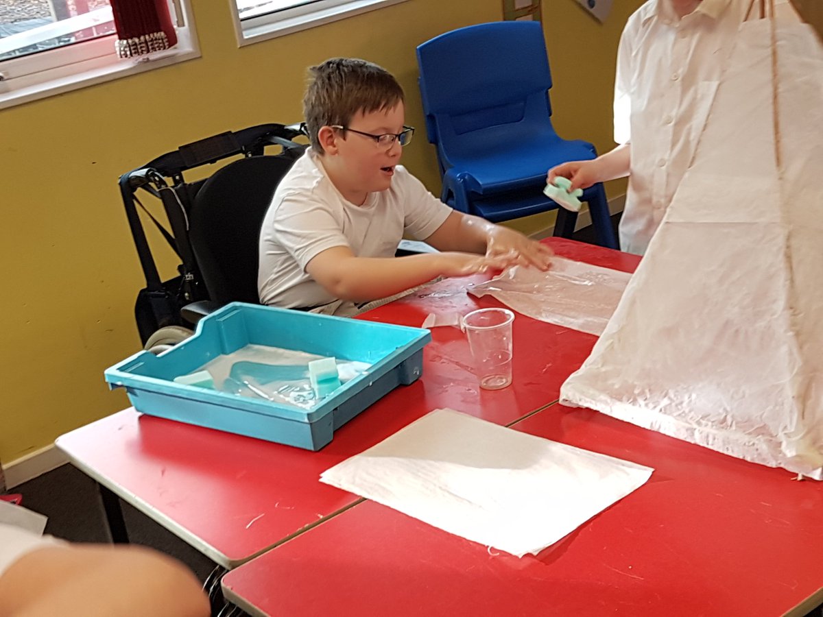SpeenhamlandSch's tweet photo. Part 2 of the Lantern Workshop. #verysticky! https://t.co/3V6TdCAJhY