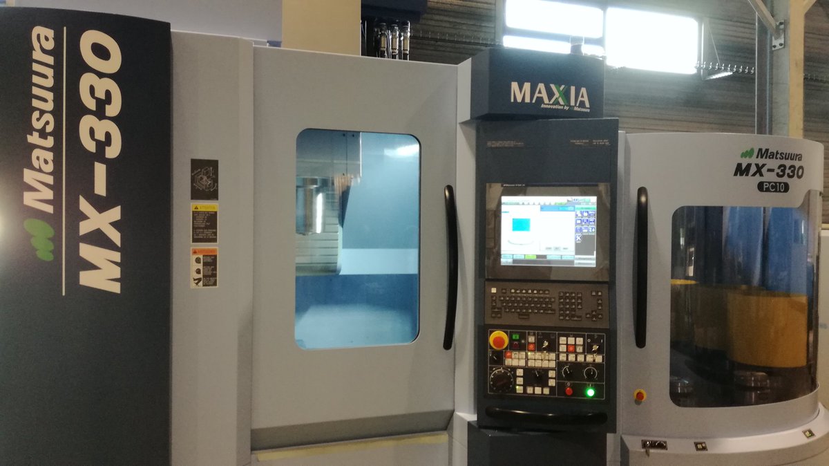 bli_mo's tweet photo. #Matsuura #BLI-MO MX330-PC10 dans notre show room. 5 axes milling #fraisage https://t.co/FBml5qwHXw