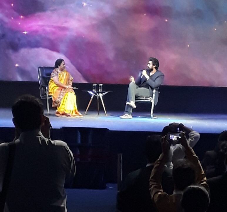 AkhilAgeer's tweet photo. .@RanaDaggubati in the house!
At #BeyondBoundaries discussing the unfamiliar world of emerging technologies.
#THub #TDayCelebrations #RoadToGES2017 #INK2017 #VR #AR #AI https://t.co/bfTIpVMqqP