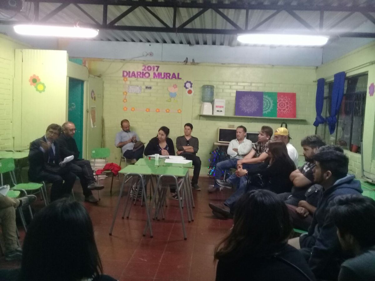 FACerrillos's tweet photo. ¡Gracias a tod@s l@s que nos acompañaron el viernes pasado en nuestro encuentro de discusión sobre el accionar del FA en 2nda vuelta! 💪✊ https://t.co/JfizHVJetE