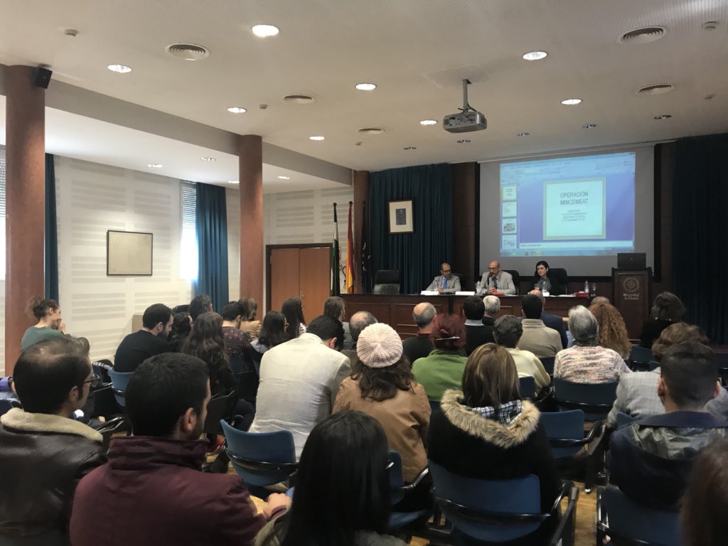 UniHuelva's tweet photo. @Humanidades_UHU Estamos en @Humanidades_UHU celebrando su #SemanaHumanidades en el #AulaDeGrados con una conferencia sobre #OperaciónMincemeat https://t.co/PQc7ydrPCy