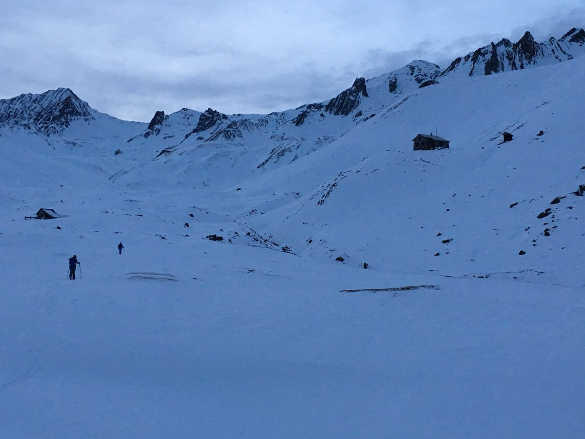 willem2k's tweet photo. And that’s the first trip of the season done! Breaking in new boots, doing some scouting for flatland #splitfest and having a good time with friends! #splitboarding #amplidtestpilot https://t.co/4yWbGXk6LE