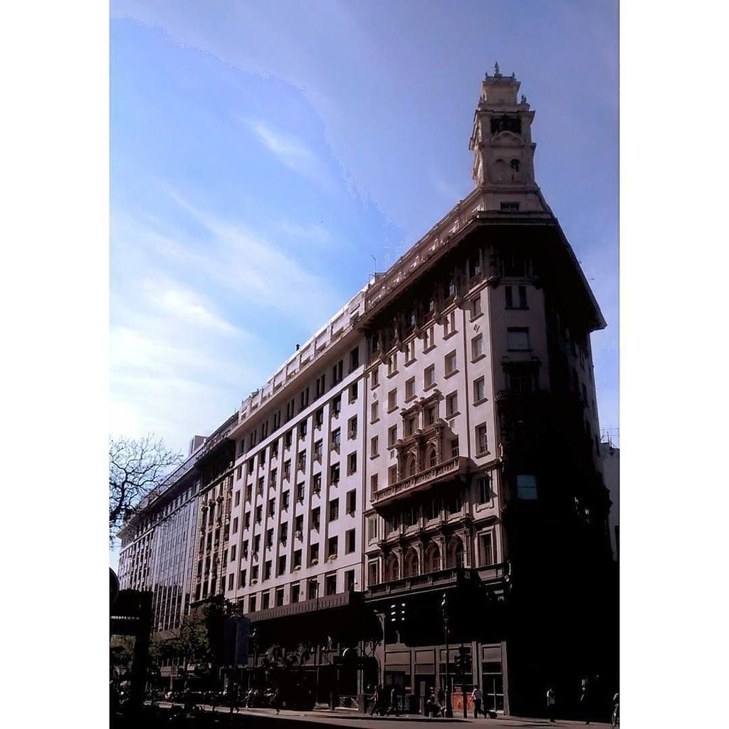 Subjuntivo's tweet photo. #Microcentro, #buenosaires • • • • •
#buenosaires #igersbsas #ig_argentina #huntgram #justgoshoot #vscomood #agameoftones #ig_buenosaires #streetphoto #esquinasdetuciudad #streetphotography #urban #urbex #buenosairescity #argentina_ig #igworldcl… https://t.co/tWdir2CR2J https://t.co/96zIX0FIh6