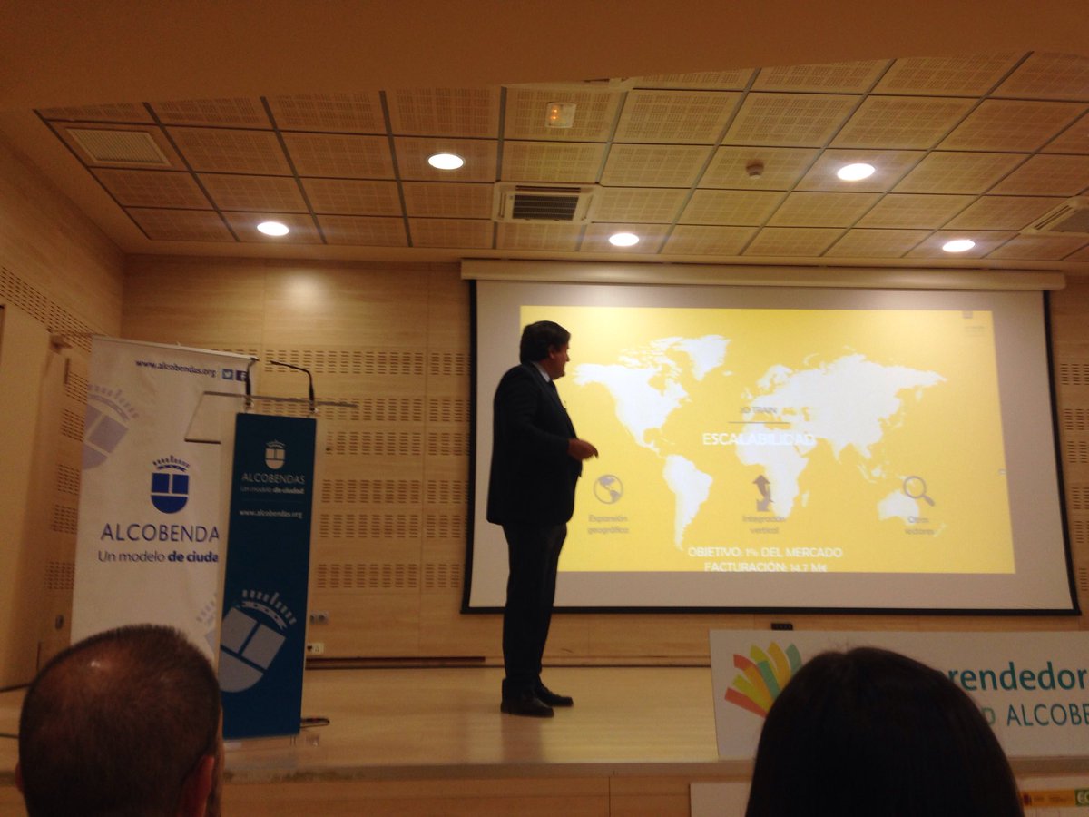 doctora_alvarez's tweet photo. Nos están presentando #3Dtrain de @ALCBDS_StartUp https://t.co/Wch0oJABYW