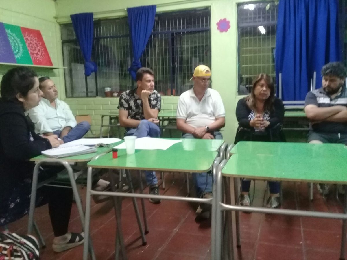 FACerrillos's tweet photo. ¡Gracias a tod@s l@s que nos acompañaron el viernes pasado en nuestro encuentro de discusión sobre el accionar del FA en 2nda vuelta! 💪✊ https://t.co/JfizHVJetE