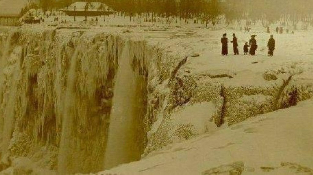 Picture of Niagara Falls in 1848 stopped flowing for one day due to an ice jam