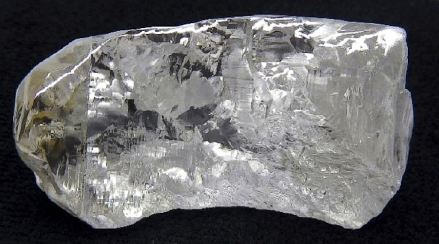 sylveralondon's tweet photo. https://t.co/PsKxdgDWwF
#Christies #Geneva home of #MagnificentGems #auction set new #Dcolour #flawless #diamond record with #ArtofdeGRISOGONO @ £25.6 mn
#Centrestone is an amazing 163.41 #carat #whitediamond cut by #JuliusKlienDiamonds in #NewYork #USA🇺🇸 flanked by #emeralds https://t.co/NGhkuzGLY9