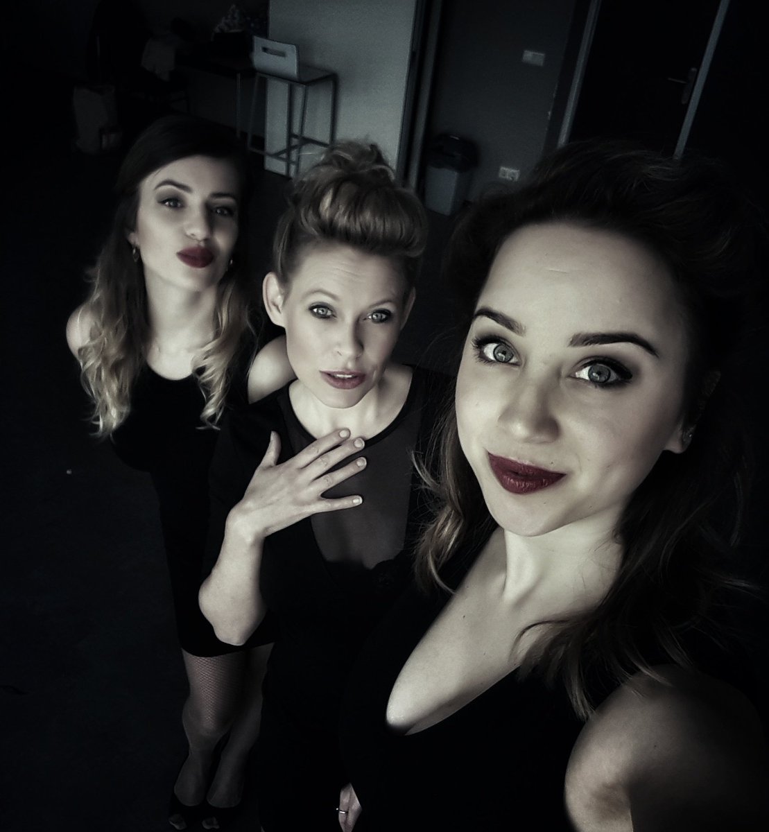 BBBootleg's tweet image. We ❤ Heerenzitting Gendt!
#heerenzitting #carnaval #performance #singers #pinupgirlstyle #vintagemusic #livemusic