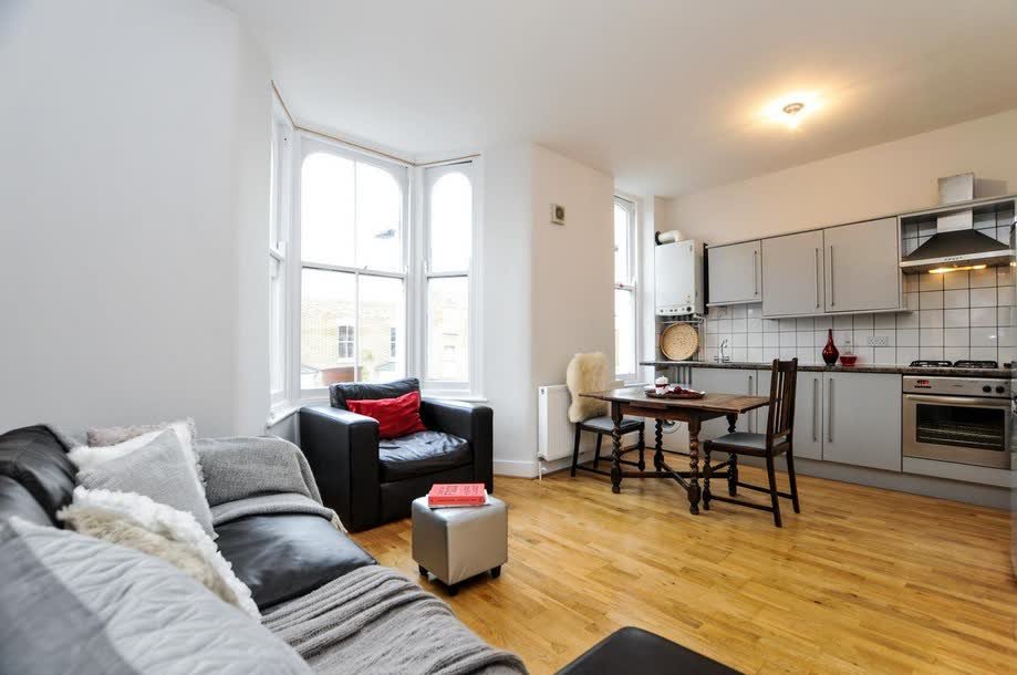 Nextmovelondon's tweet photo. At Next Move, no space is too small, no desire too big whatever your needs we will meet them! https://t.co/KWrOqOJWRD #Islington #London https://t.co/tyQ8z55TYG