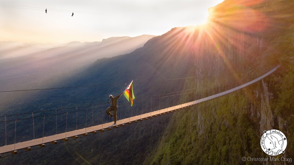RangaMberi's tweet photo. Awesome pic. 
The new Sky Walk bridge at Mutarazi Falls, Eastern Highlands, Zim.

(Still won't ever go on that bridge) https://t.co/R4CocXyFK5