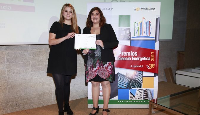 CirculoVerdeEs's tweet photo. .@IndraCompany gana los V Premios #EficienciaEnergética 2017.
Recogió en #FOROGEn2017, de @Asociacion3e, el premio a la Mejor Gestión Energética en una Gran Entidad por su Contrato de #RendimientoEnergético Chauffage con @Veolia.
https://t.co/zhSEpsce75 https://t.co/RMnT9Ex4yD