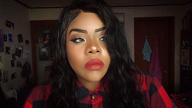 nikinami_'s tweet photo. Pop of Color😘
👀: @xoShaaan @bhcosmetics @Jaclynhill @MorpheBrushes
👄: @ColourPopCo (Tulle) & @fentybeauty #GlossBomb
Brows: @BenefitBeauty
✨: #KillaWatt & a2o Lab
#motd #beatbabe #benebrows #melaninmondays #blackgirlmagic https://t.co/grTz3TqGR5