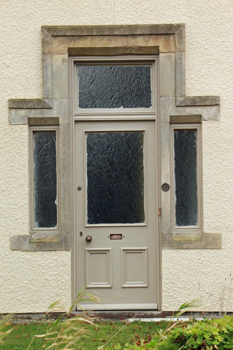creative_glass1's tweet photo. Before & after #stainedglass #makingahouseahome #character #entrance #perfecthome #exterior #design #home #labouroflove #glass #creativeglass https://t.co/ACsp5L0FyA