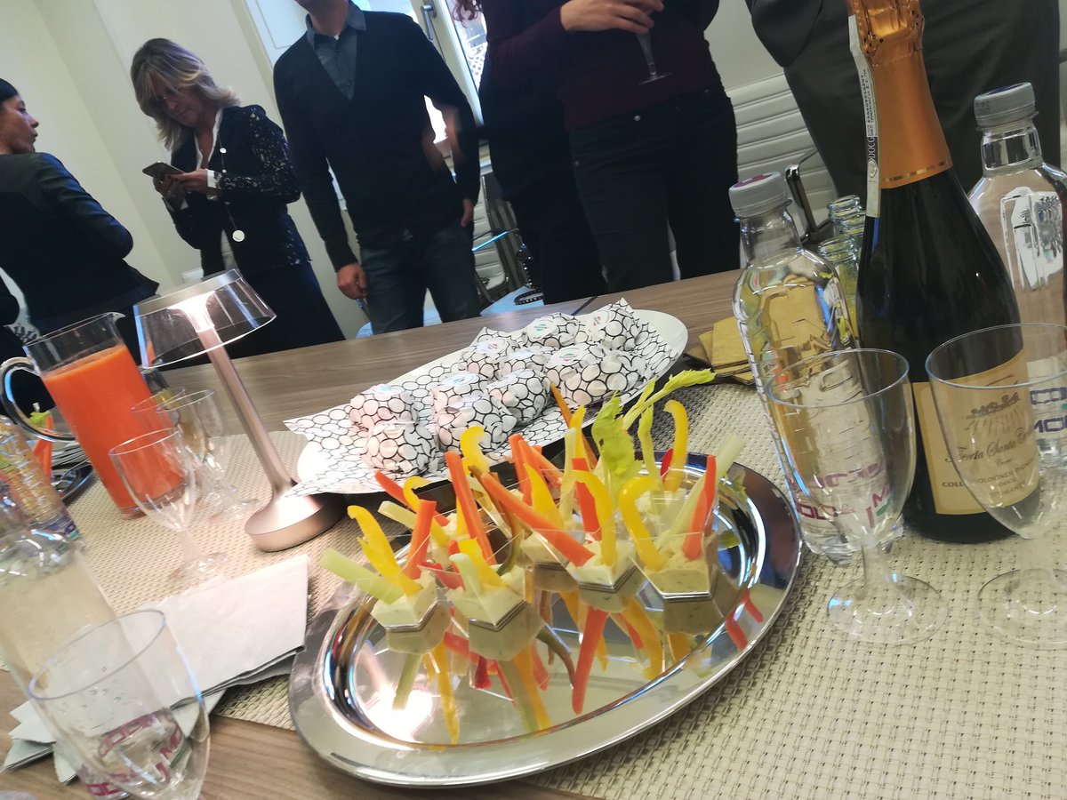 laura_dominici's tweet photo. Oggi il lancio del catalogo #bleisure di @Valtur_Official https://t.co/XUqnwUSEdp